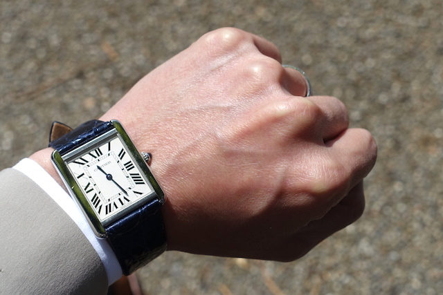 腕時計の名作】カルティエのタンクソロ LM【革ベルトをコーデ】 | 物欲紳士ブログ