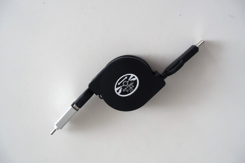 ダイソーのリール式ケーブル、USBアダプター（外観）