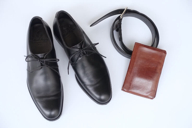 黒靴と茶財布
