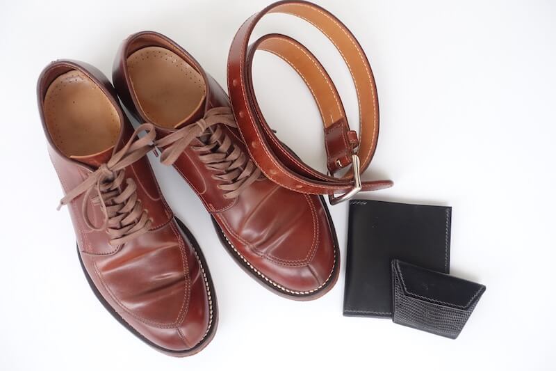 茶靴と黒財布